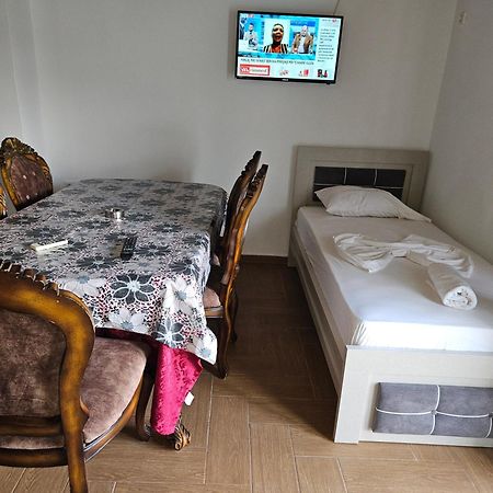 Ylli Mance Apartments Ksamil Oda fotoğraf